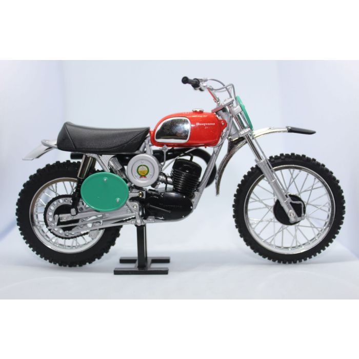 HUSQVARNA VINTAGE MX 250 1970 1:12 SCALE